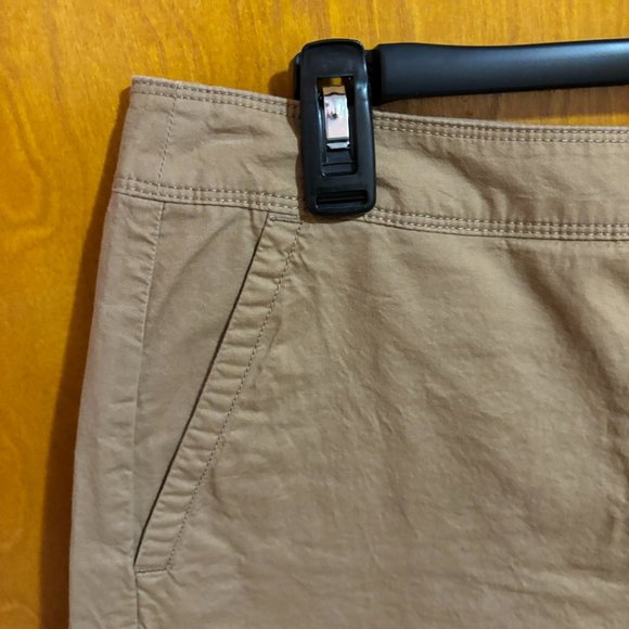 LIZ Claiborne tan khaki golf skort skirt shorts size 8 - Picture 3 of 11